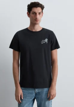 CAMISETA REGULAR FIT PRINT CONTRASTE