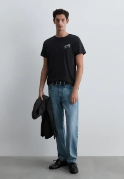 CAMISETA REGULAR FIT PRINT CONTRASTE