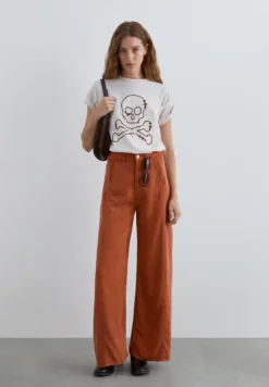 CAMISETA RELAXED CALAVERA ESTAMPADA