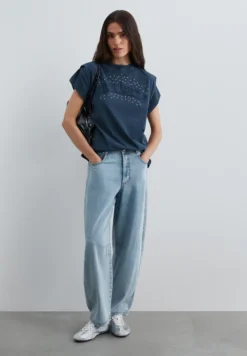 CAMISETA STUDS LOGO PARCHE