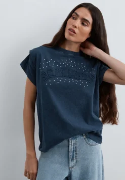 CAMISETA STUDS LOGO PARCHE