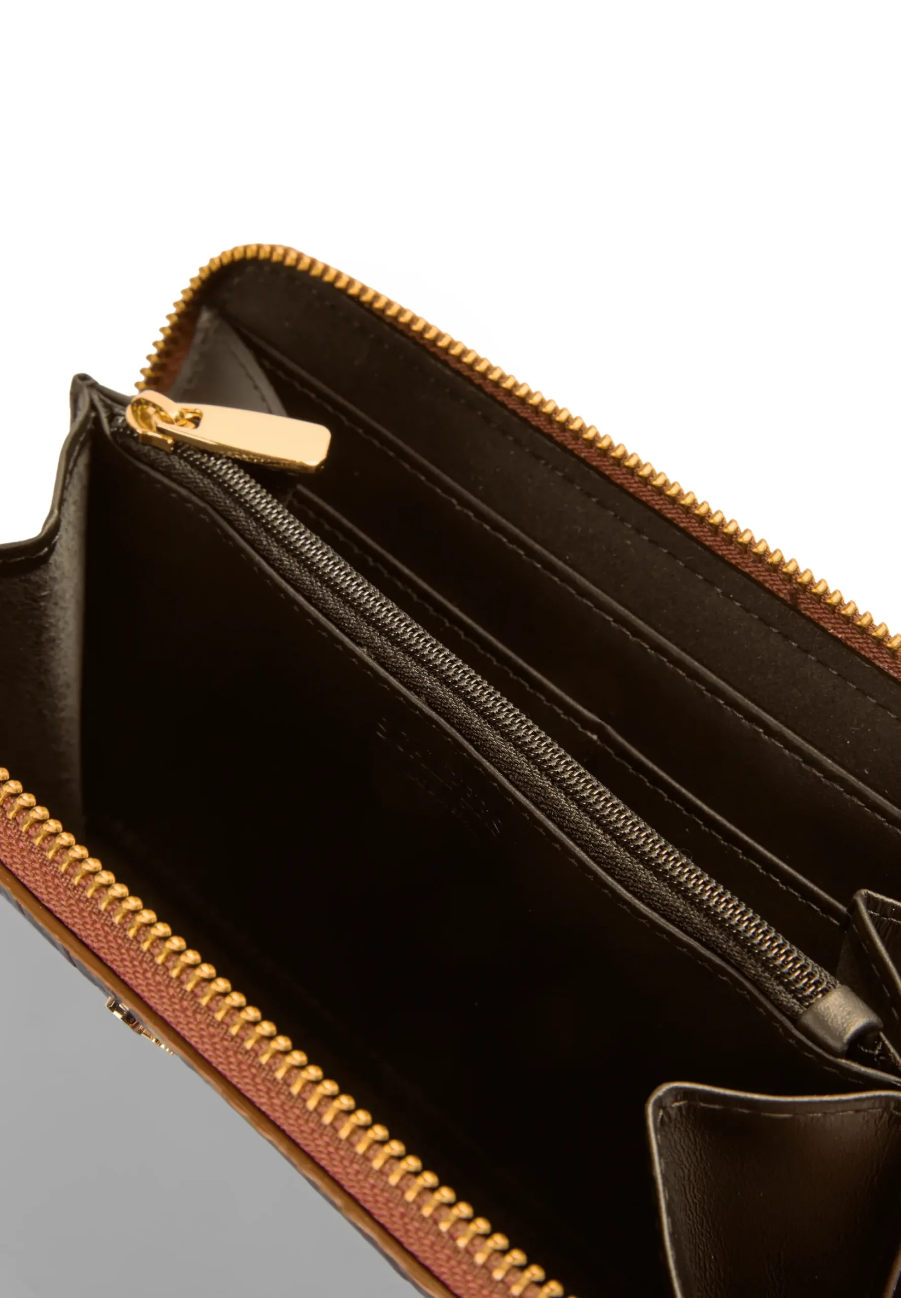 CARTERA PIEL RELIEVE