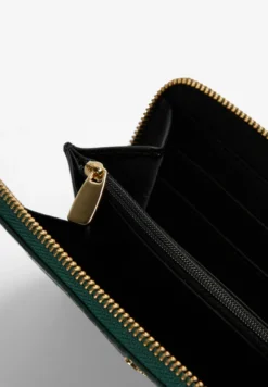 CARTERA PIEL RELIEVE