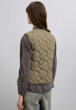 CHALECO ACOLCHADO ONDAS