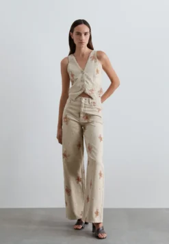 CHALECO DENIM BORDADOS FLORALES