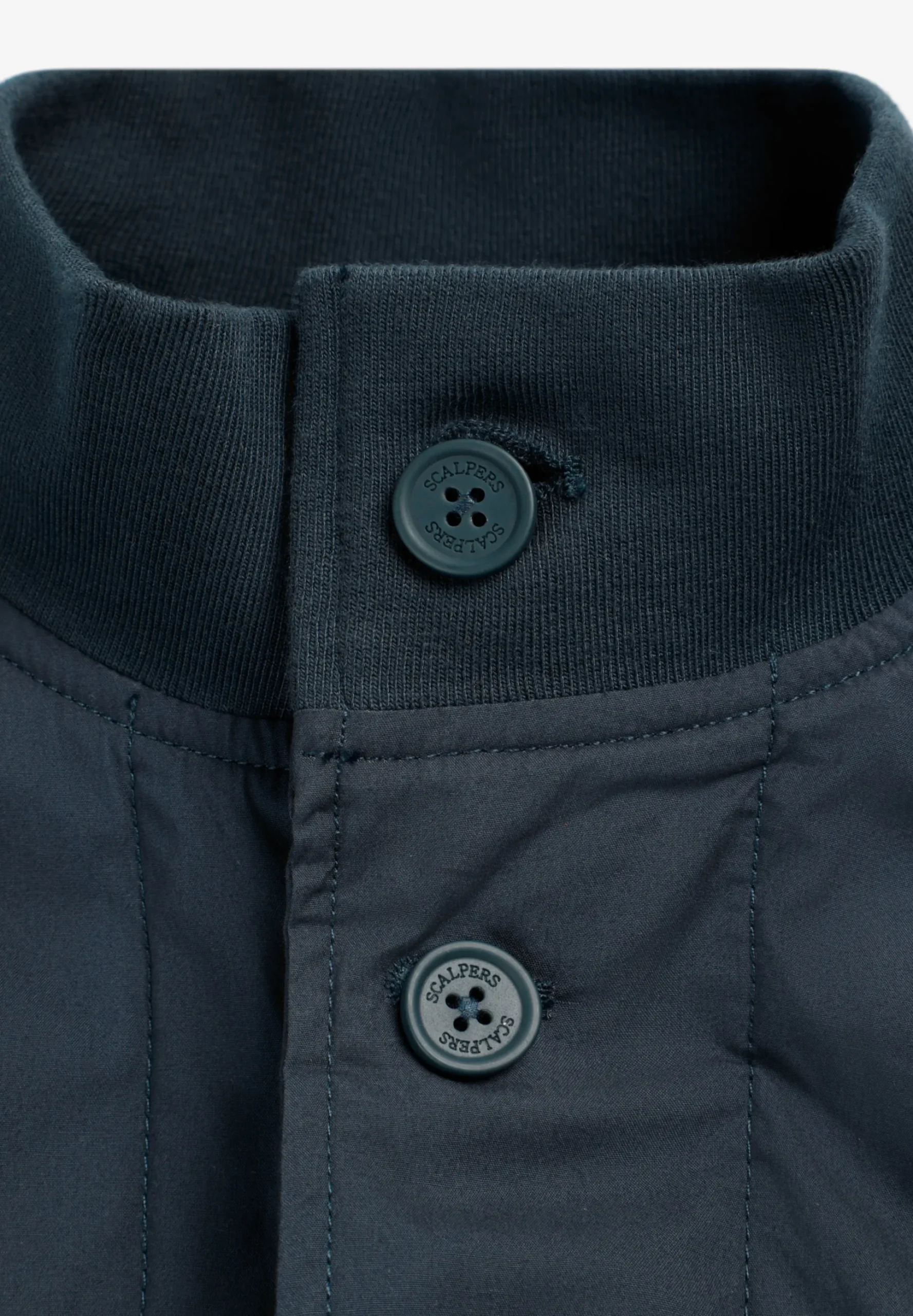 CHAQUETA ABOTONADA BOLSILLOS