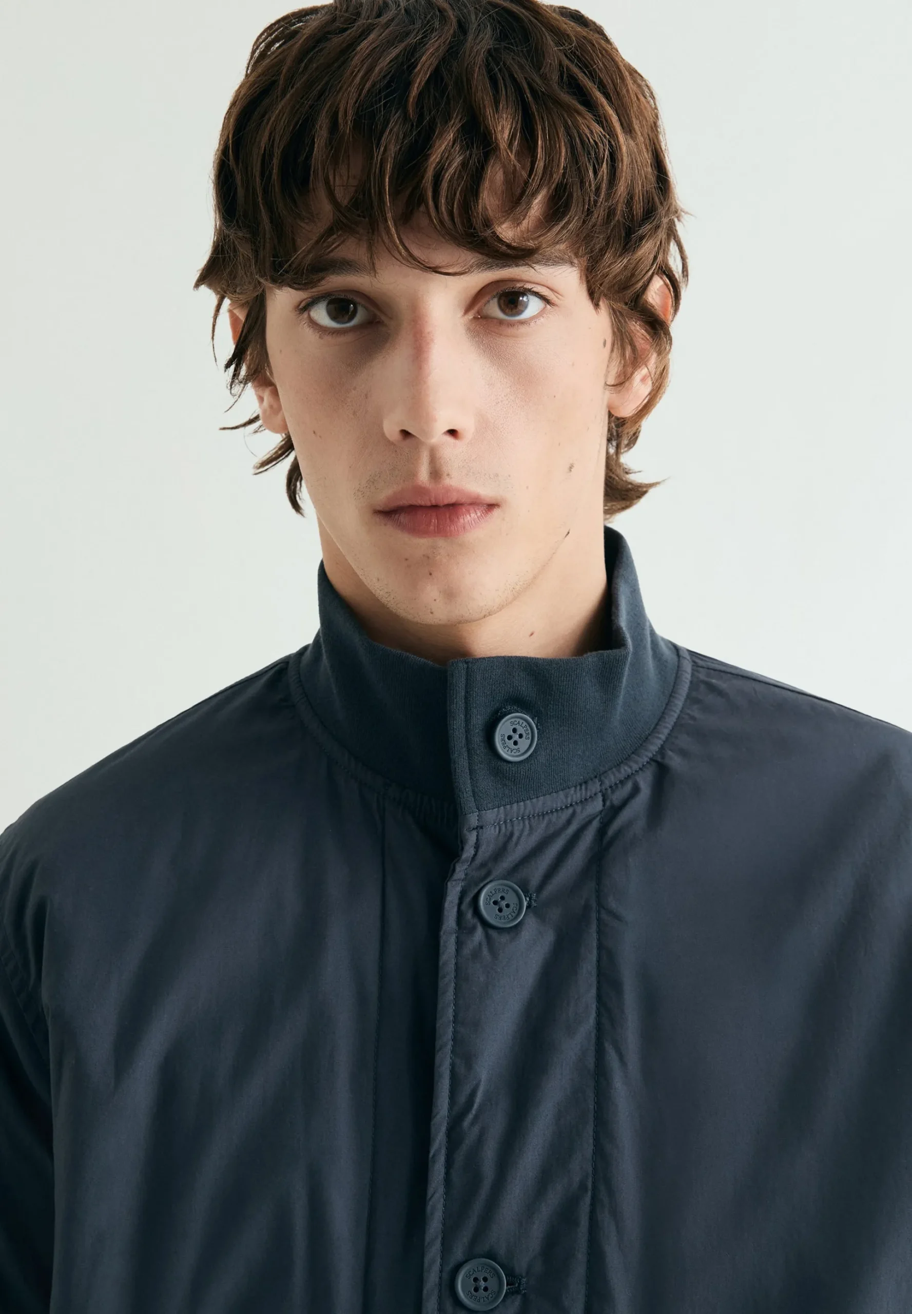 CHAQUETA ABOTONADA BOLSILLOS