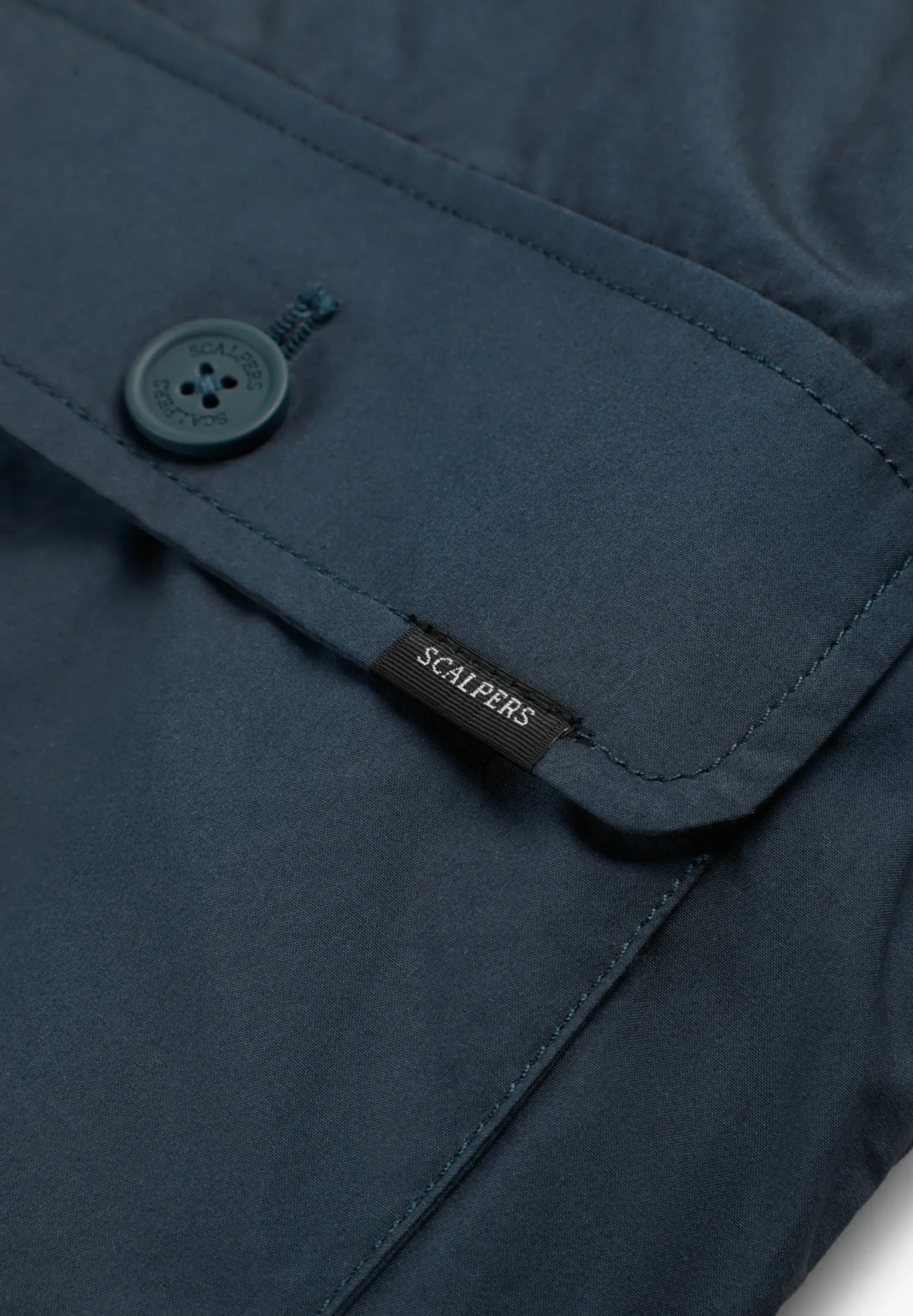 CHAQUETA ABOTONADA BOLSILLOS