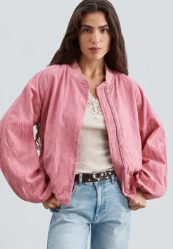 CHAQUETA ABULLONADA TEXTURA