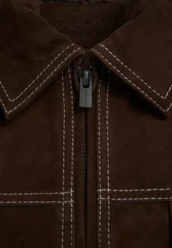 CHAQUETA ANTE COSTURAS CONTRASTE