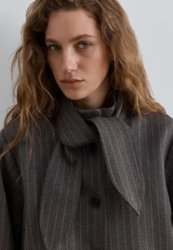 CHAQUETA BOMBER CON LAZADA