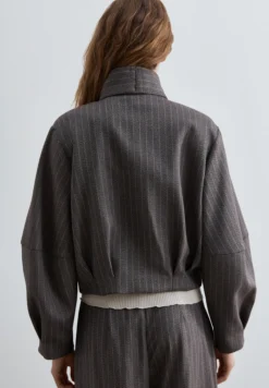 CHAQUETA BOMBER CON LAZADA