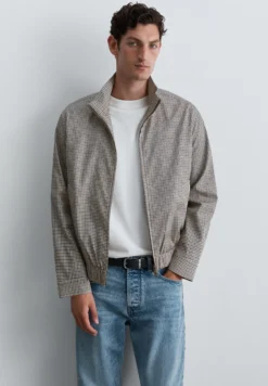 CHAQUETA BOMBER ESTAMPADO MICROCUADRO