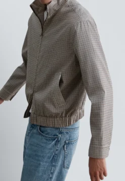 CHAQUETA BOMBER ESTAMPADO MICROCUADRO