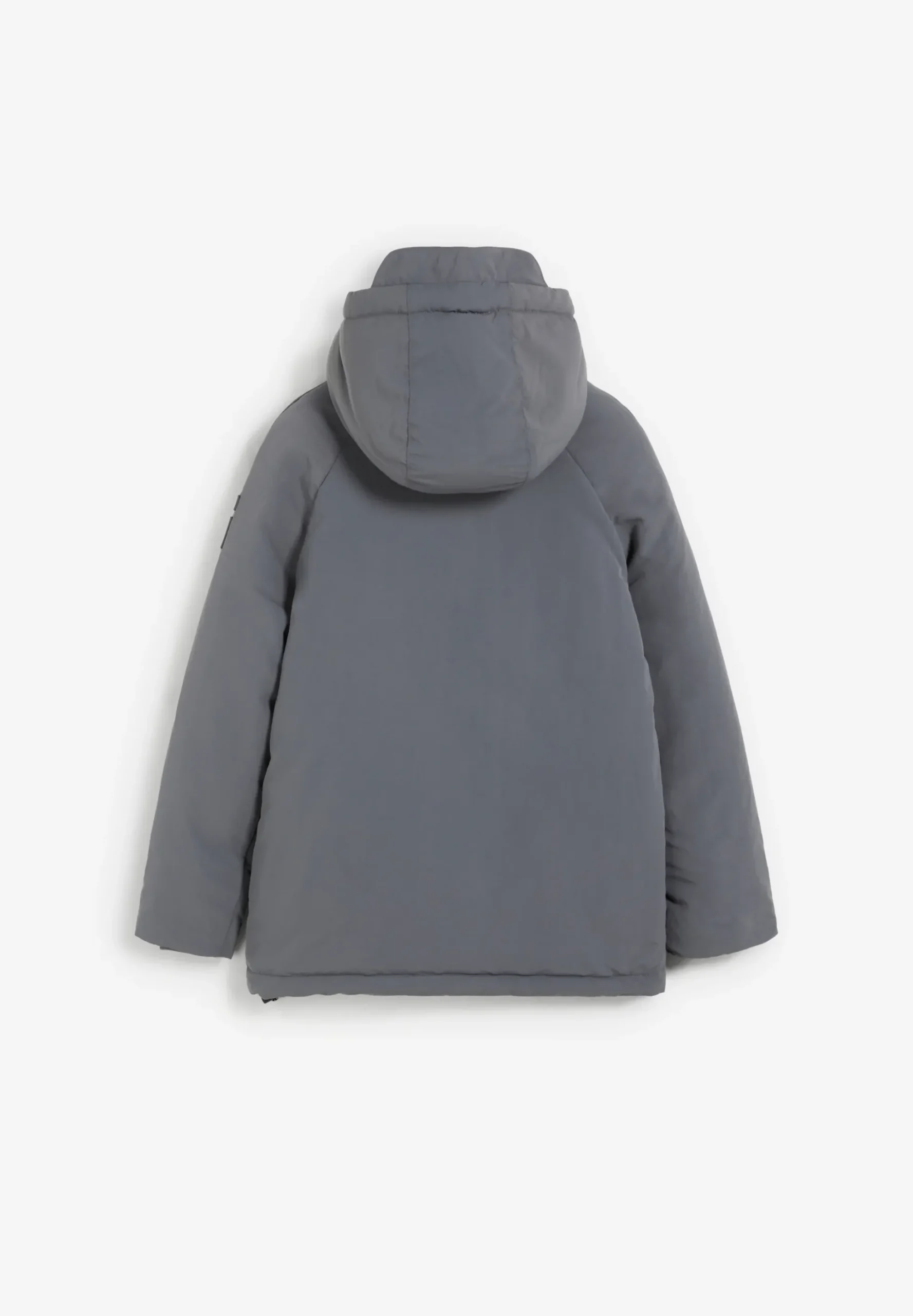 CHAQUETA CON CAPUCHA BOLSILLOS