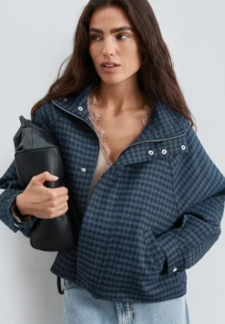 CHAQUETA CUELLO ALTO CUADROS