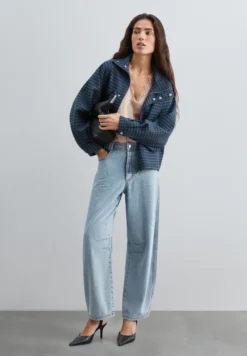 CHAQUETA CUELLO ALTO CUADROS