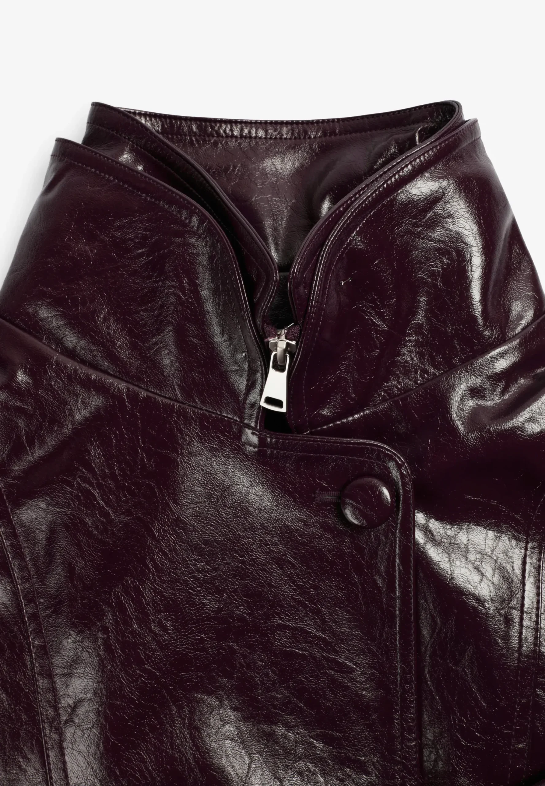 CHAQUETA CUELLO ALTO EFECTO CHAROL
