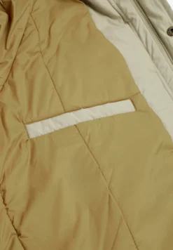 CHAQUETA CUELLO CONTRASTE