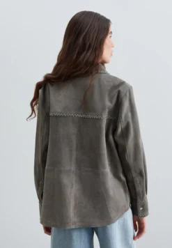 CHAQUETA DE ANTE BORDADA CON CUENTAS