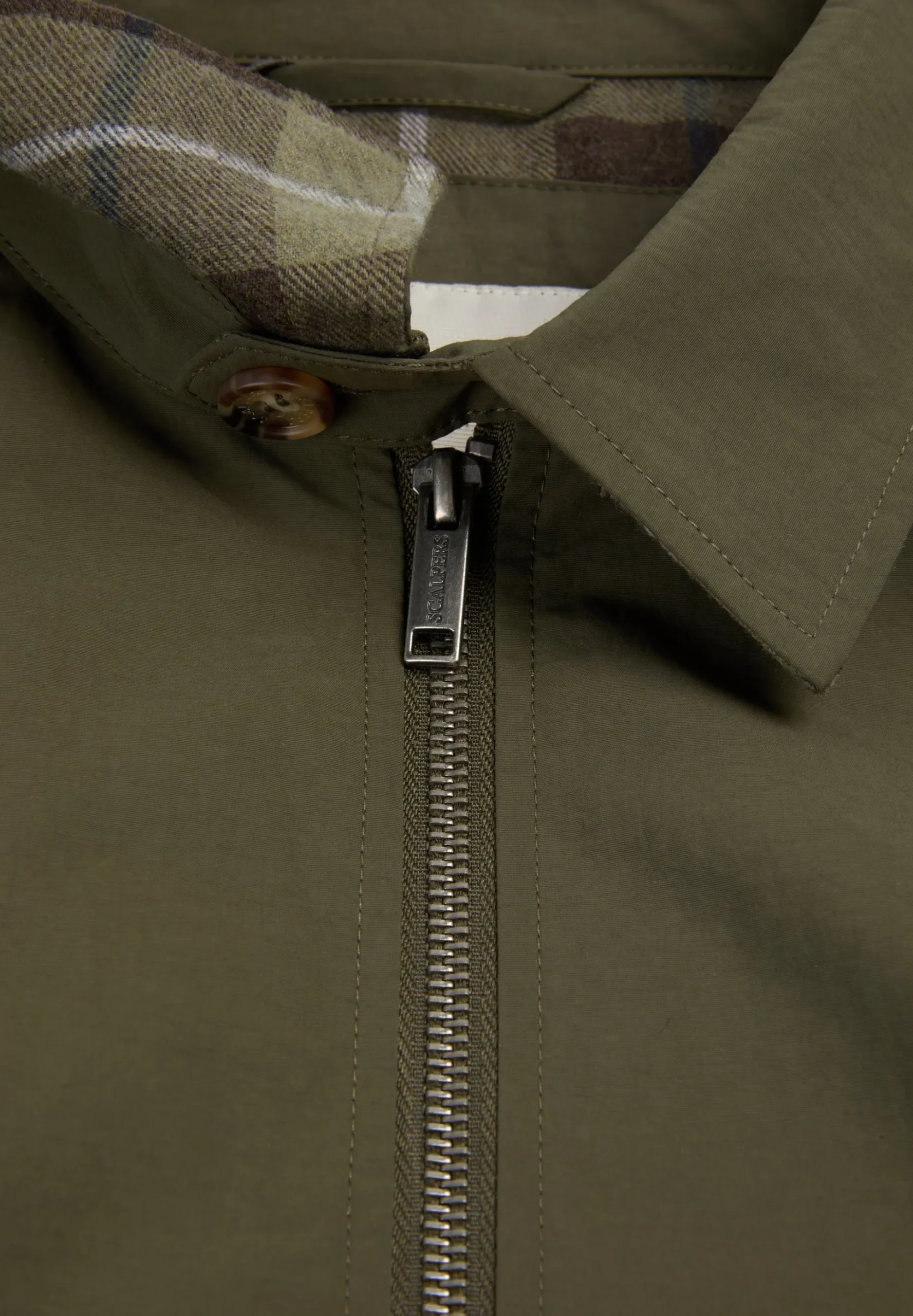 CHAQUETA DETALLE INTERIOR