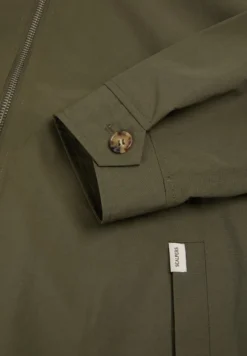 CHAQUETA DETALLE INTERIOR