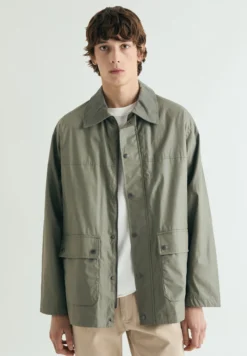 CHAQUETA ENCERADA CON SNAPS
