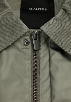 CHAQUETA ENCERADA CON SNAPS