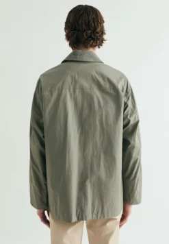 CHAQUETA ENCERADA CON SNAPS