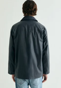 CHAQUETA ENCERADA CON SNAPS