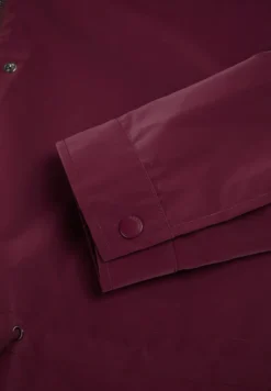 CHAQUETA IMPERMEABLE CAPUCHA