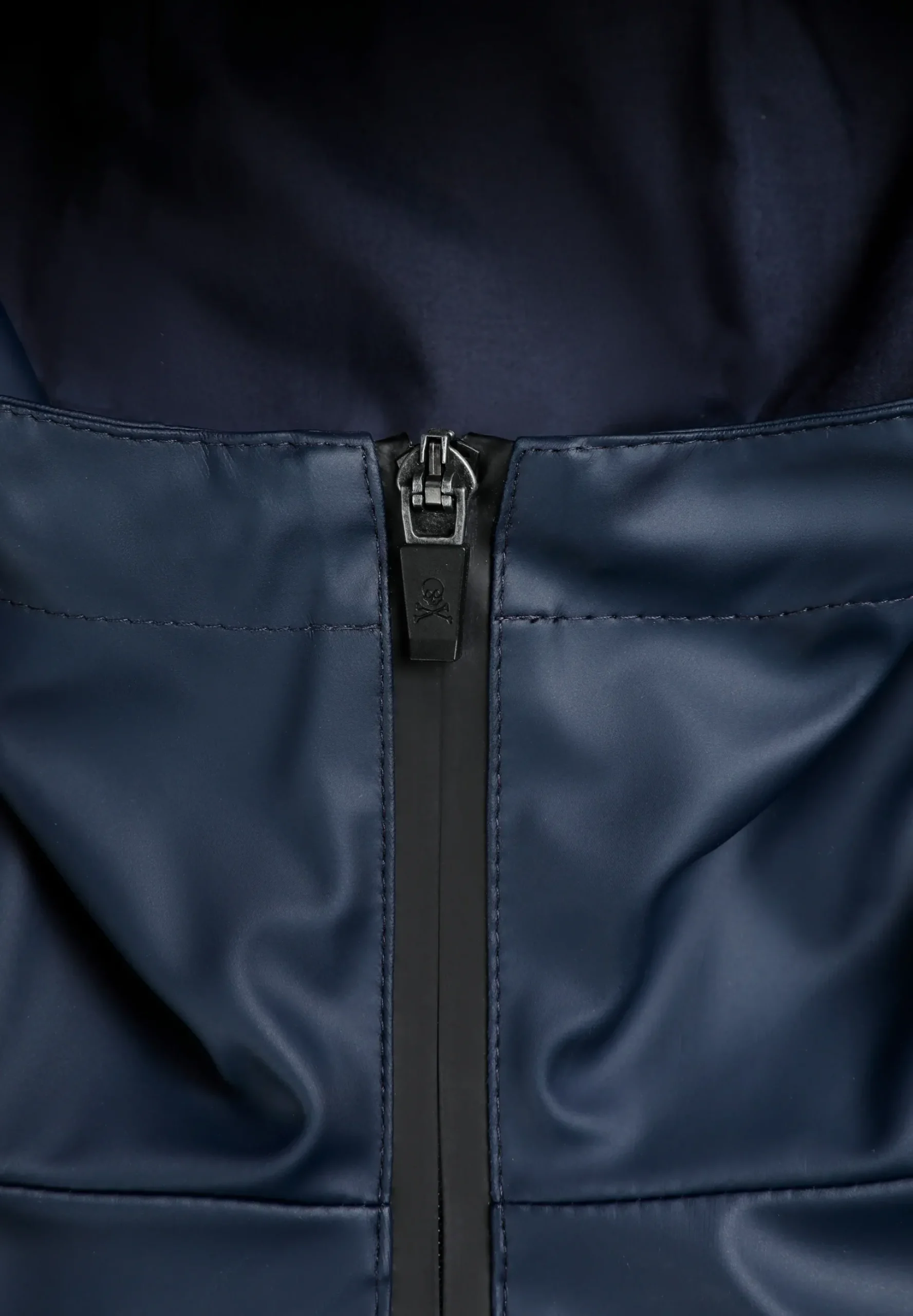 CHAQUETA IMPERMEABLE LOGO