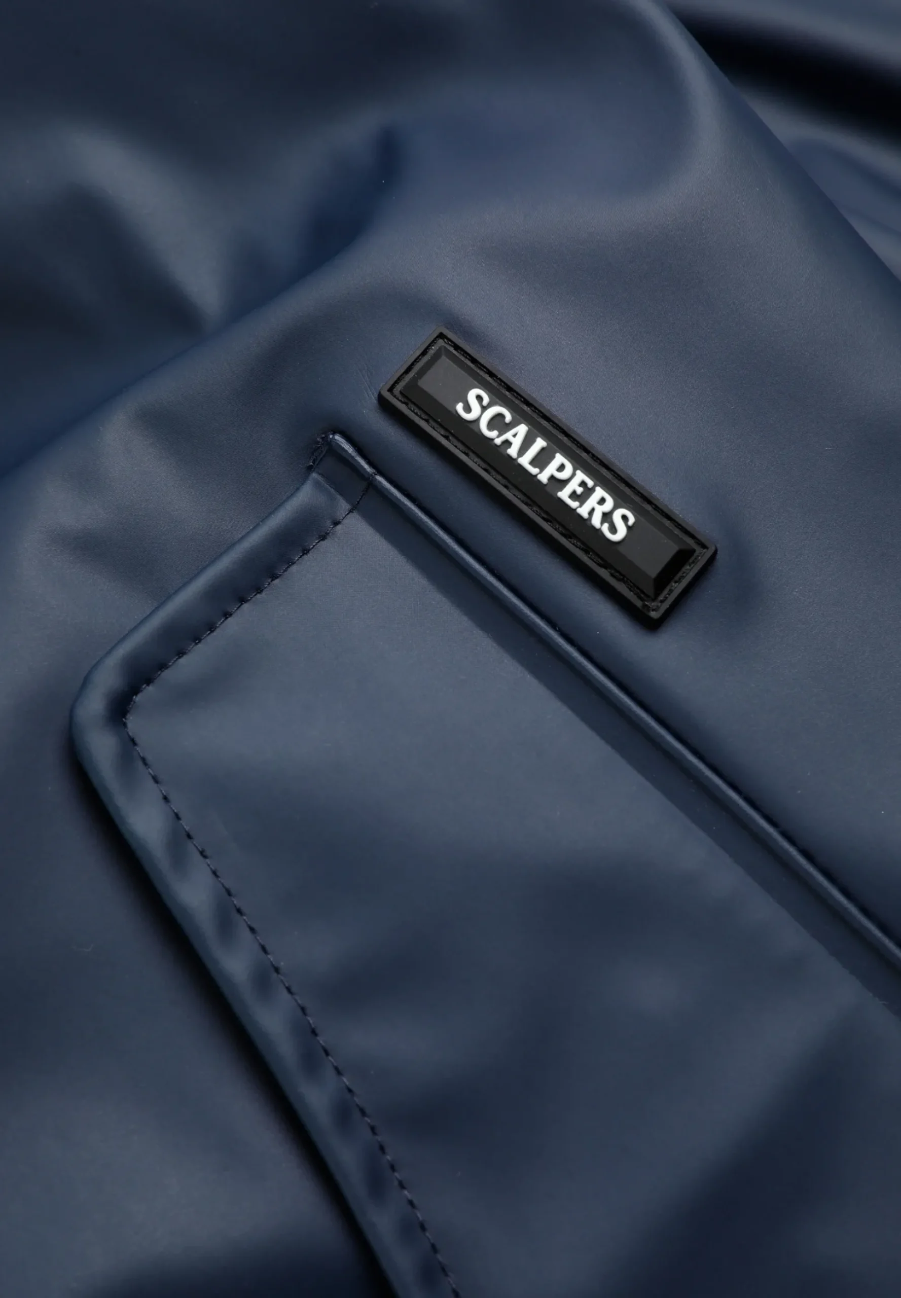 CHAQUETA IMPERMEABLE LOGO