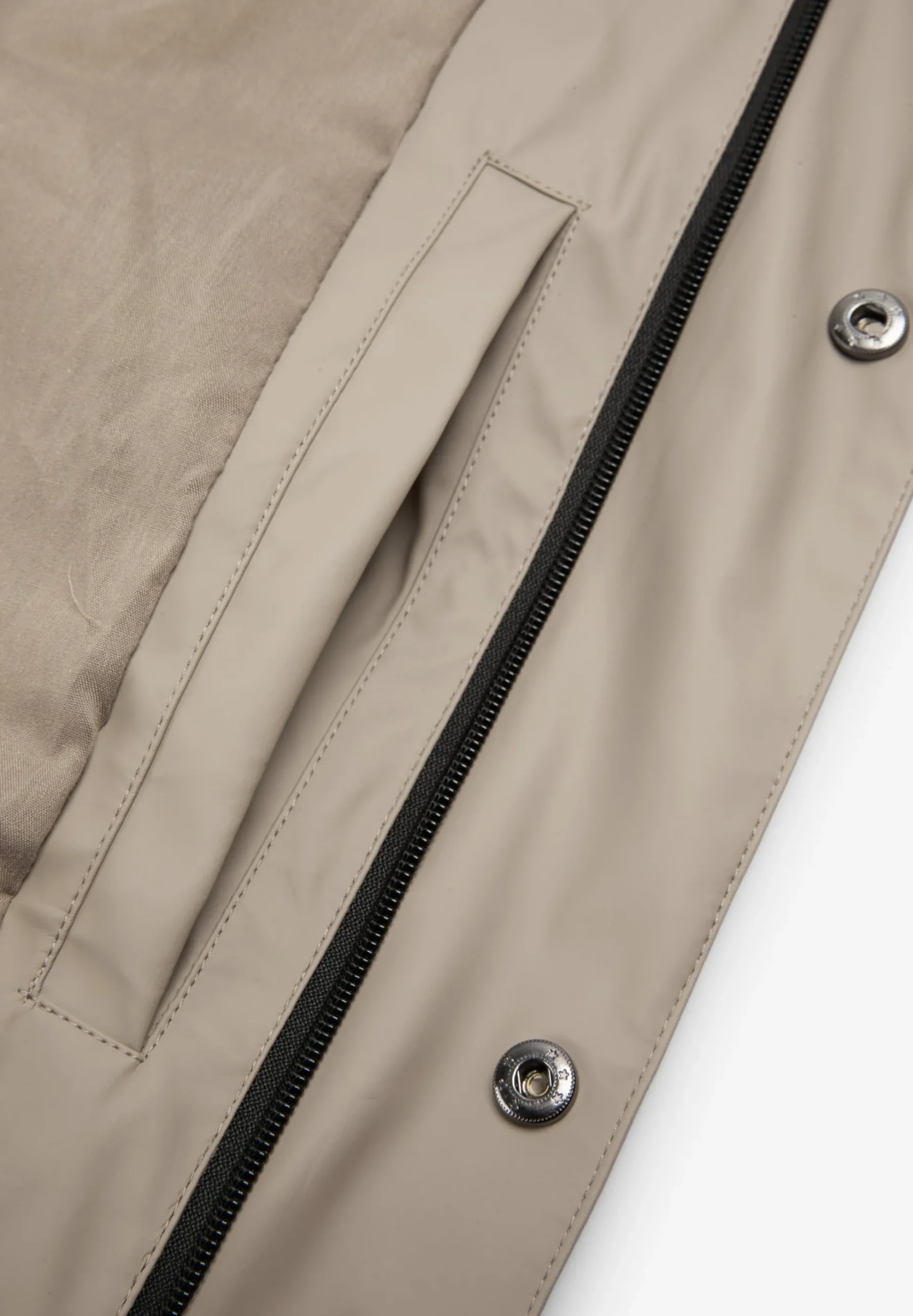 CHAQUETA IMPERMEABLE LOGO