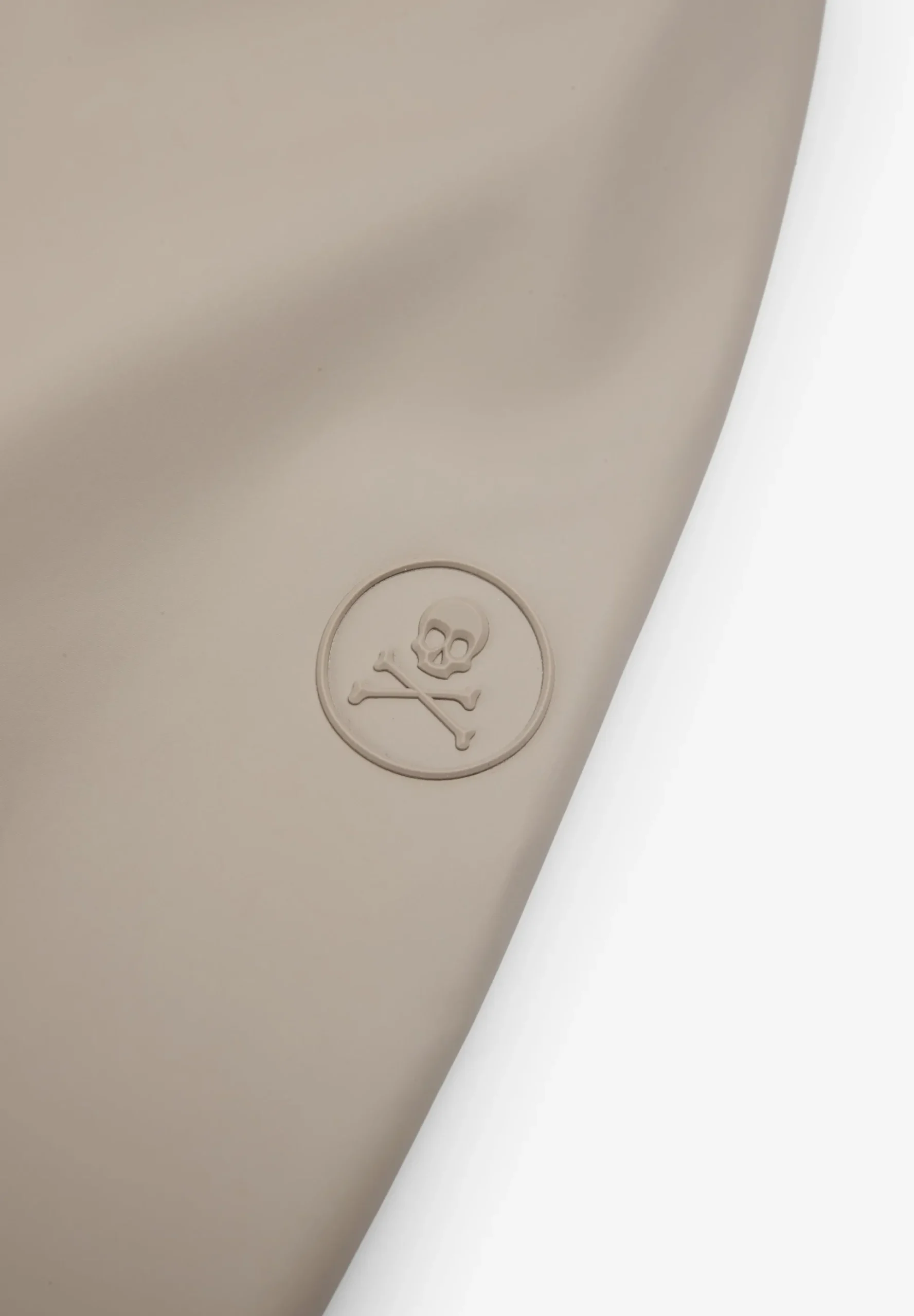 CHAQUETA IMPERMEABLE LOGO