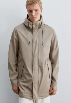 CHAQUETA IMPERMEABLE LOGO