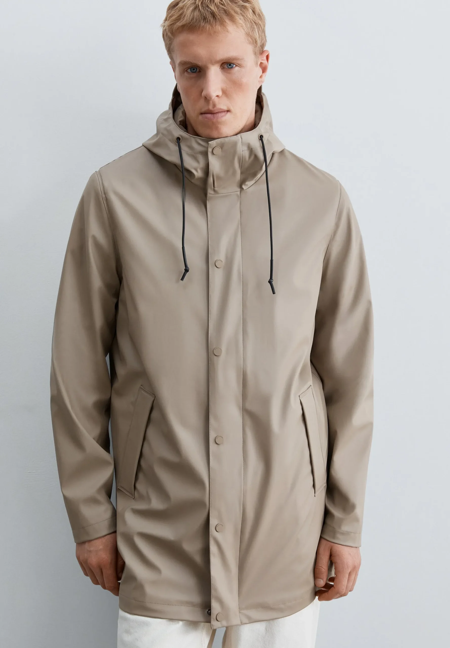 CHAQUETA IMPERMEABLE LOGO