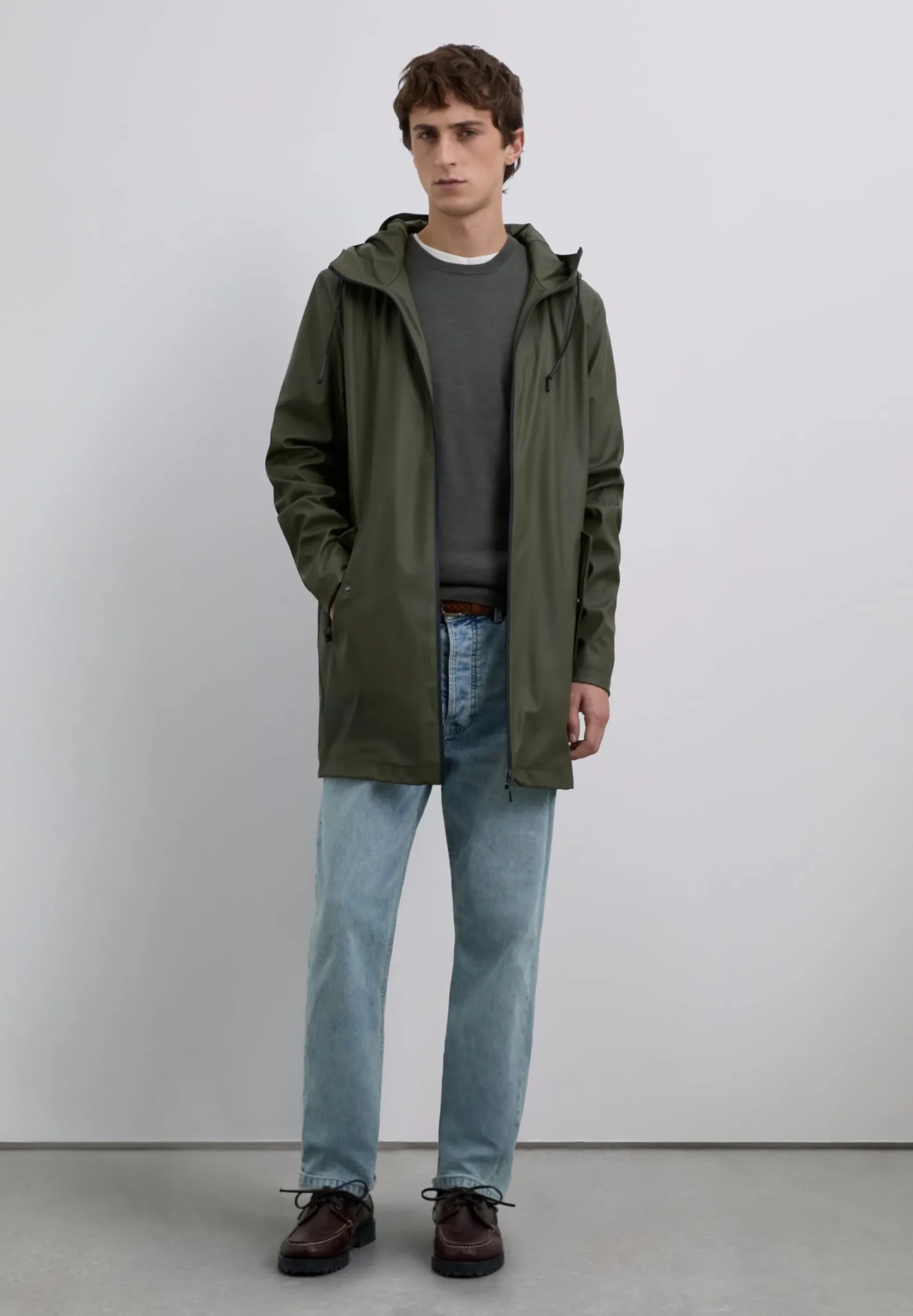 CHAQUETA IMPERMEABLE LOGO