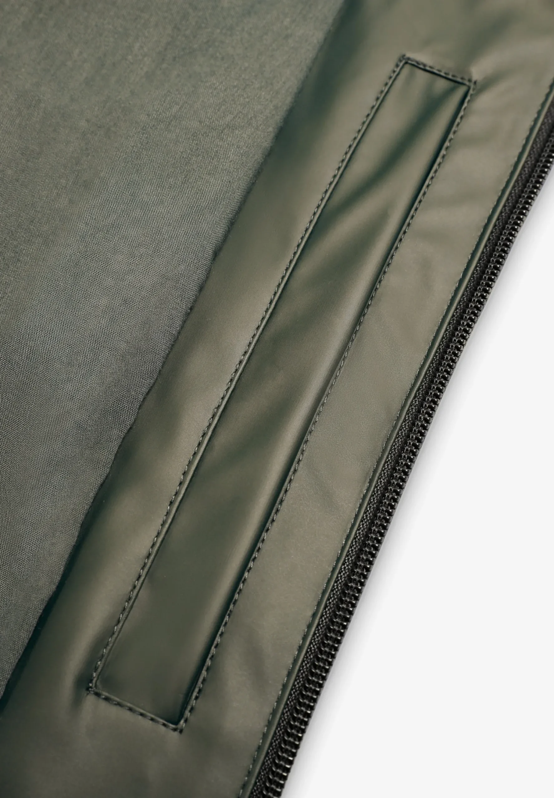 CHAQUETA IMPERMEABLE LOGO
