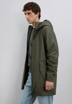 CHAQUETA IMPERMEABLE LOGO