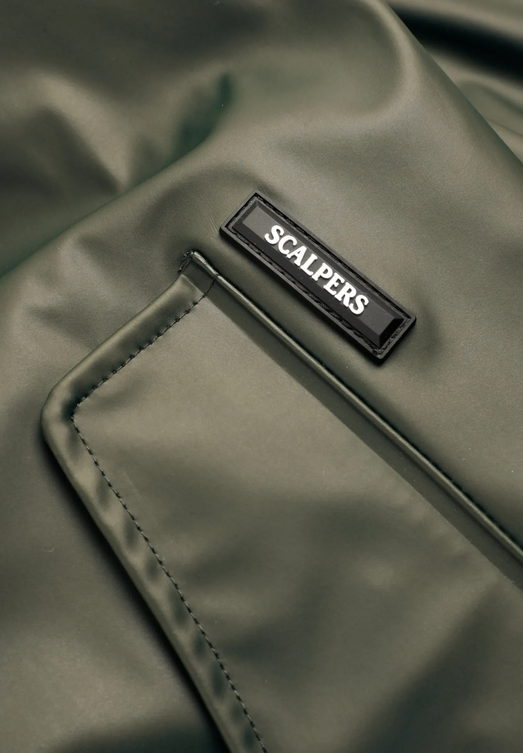 CHAQUETA IMPERMEABLE LOGO