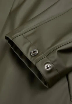 CHAQUETA IMPERMEABLE LOGO