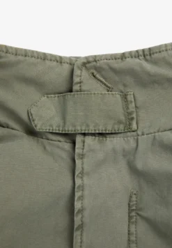 CHAQUETA MILITAR CAPUCHA OCULTA