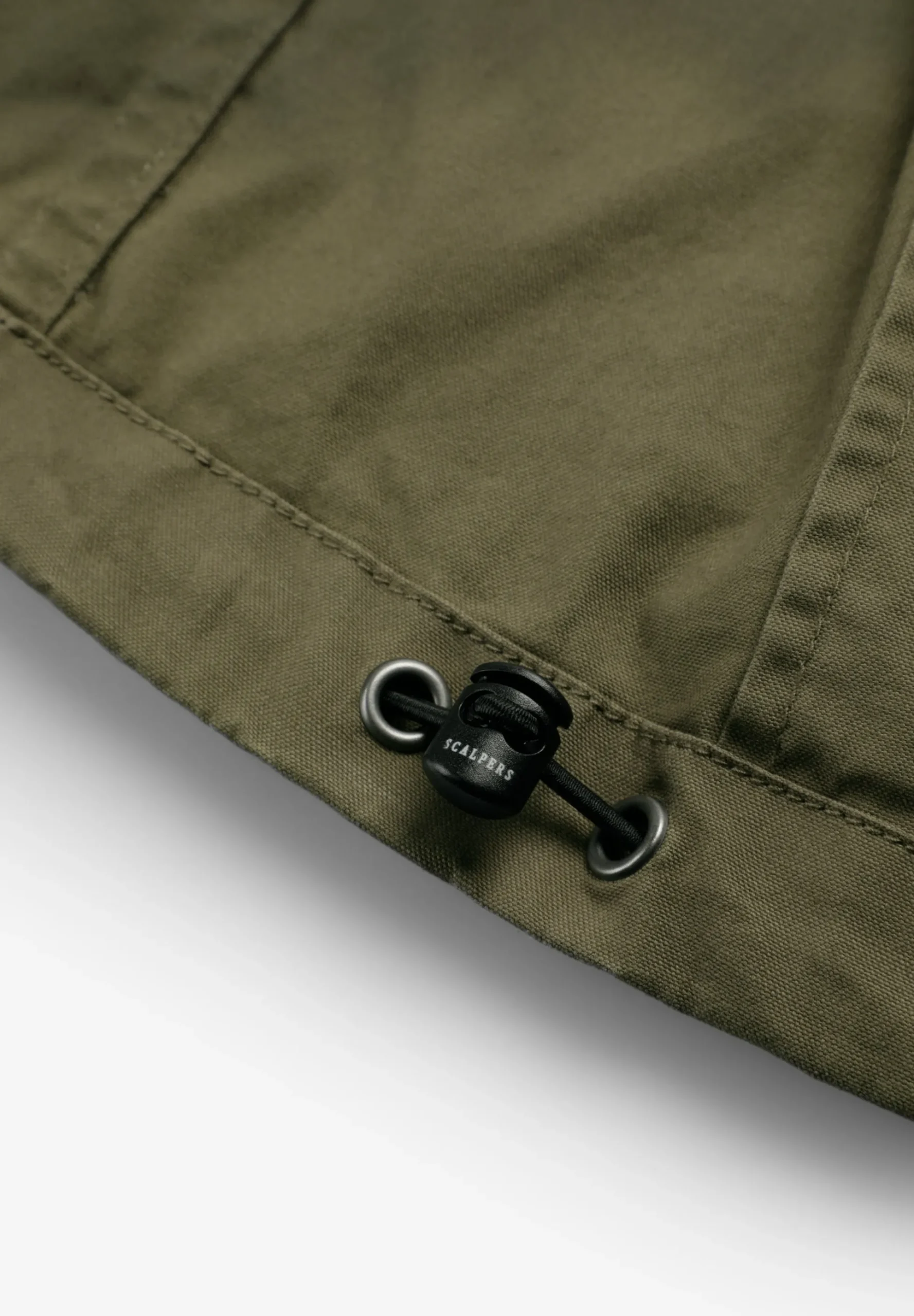 CHAQUETA MILITAR CON CAPUCHA OCULTA