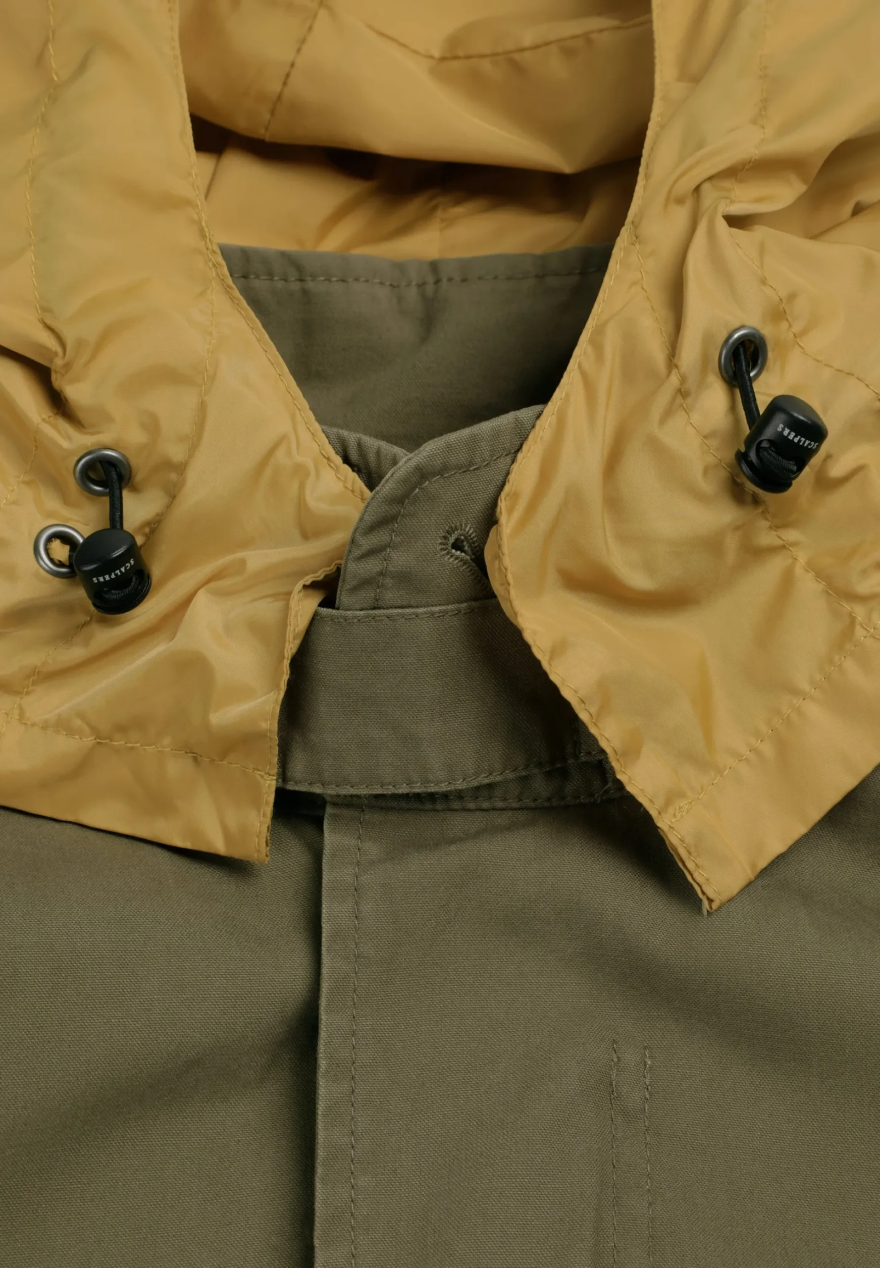 CHAQUETA MILITAR CON CAPUCHA OCULTA