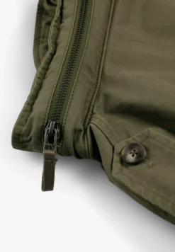 CHAQUETA MILITAR CON CAPUCHA OCULTA