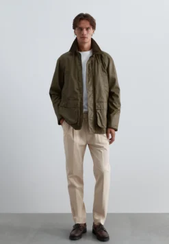 CHAQUETA RESINADA CUELLO PANA