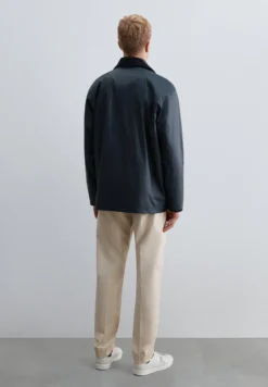 CHAQUETA RESINADA CUELLO PANA