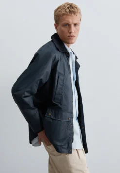 CHAQUETA RESINADA CUELLO PANA