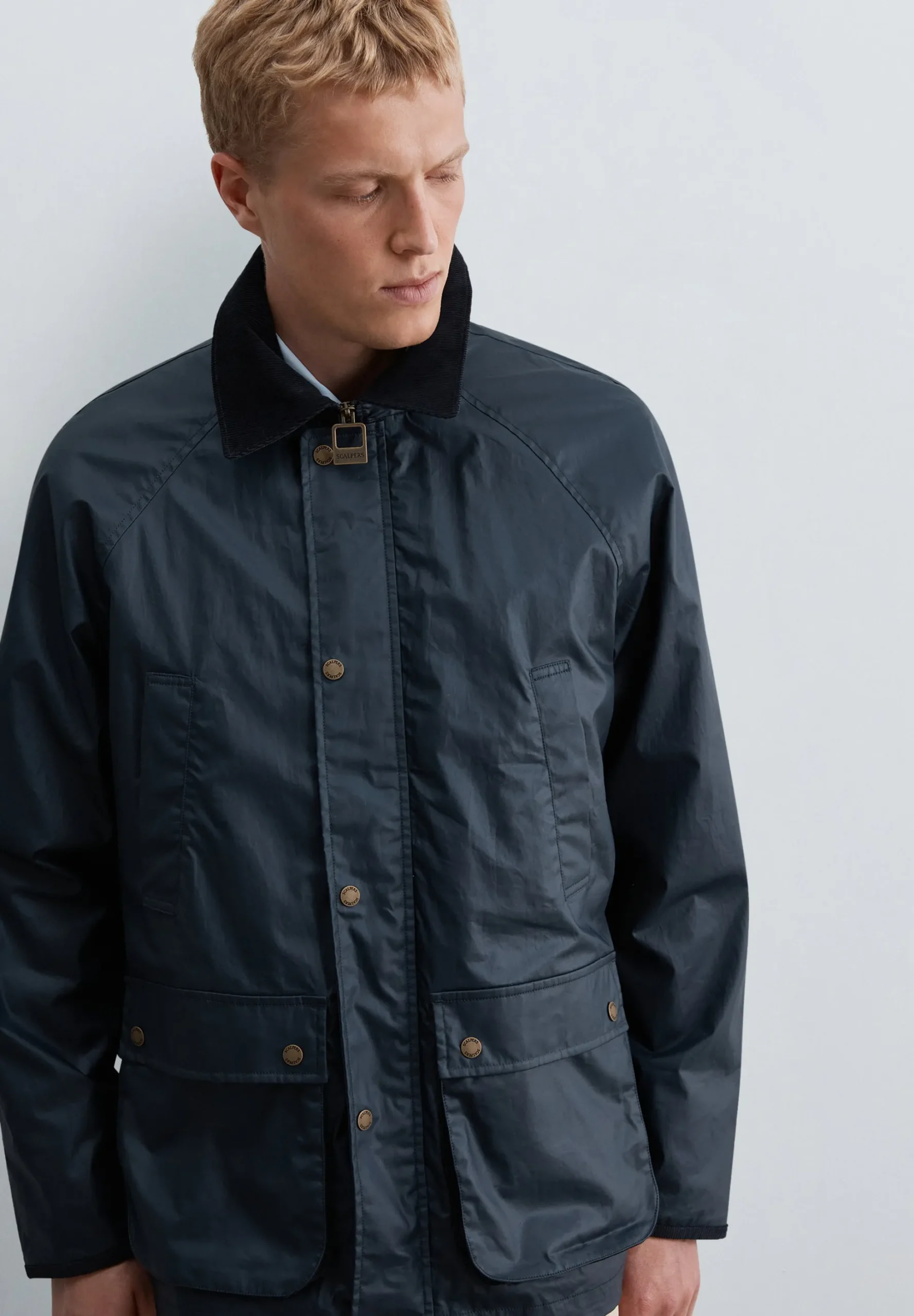 CHAQUETA RESINADA CUELLO PANA